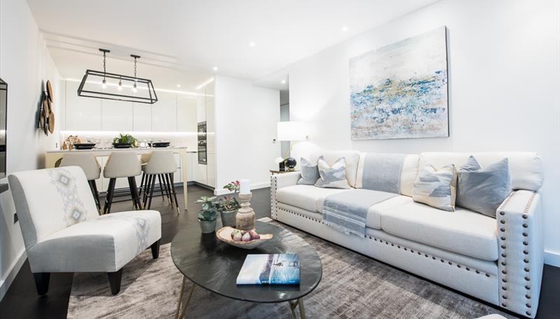 2 bed property in Charles Clowes Walk, London